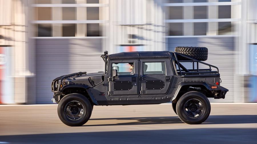  Hummer H1 Launch Edition by Mil-Spec Automotive 2018 года  (фото 11 из 21)